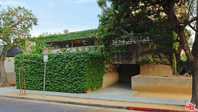 Foto principal - 858 N Doheny Dr