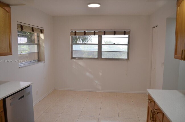 Building Photo - 12600 SW 5th Ct