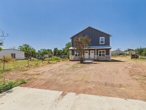 Building Photo - 1124 Thiele Ln