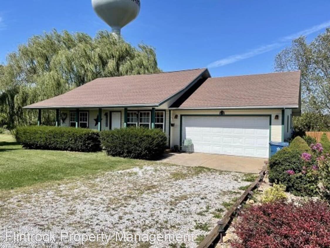 3 br, 2 bath House 801 W State Highway NN House Rental in Ozark, MO