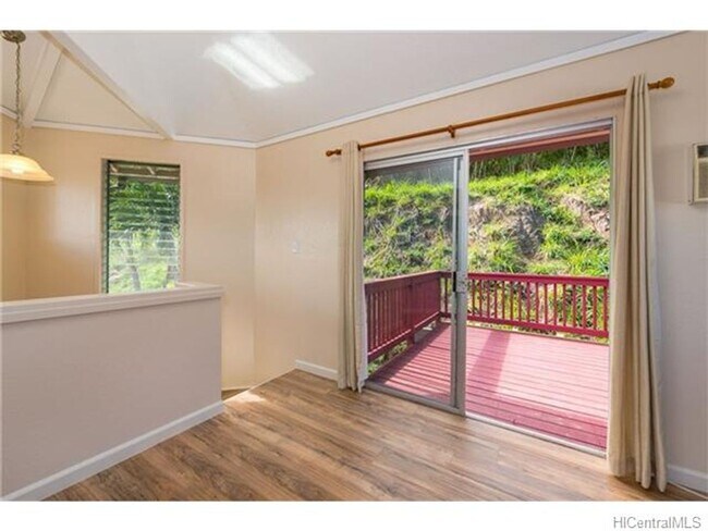 Foto del edificio - 4 Bedroom, 2 bath home with enclosed two car garage,  in the heart of Kailua.