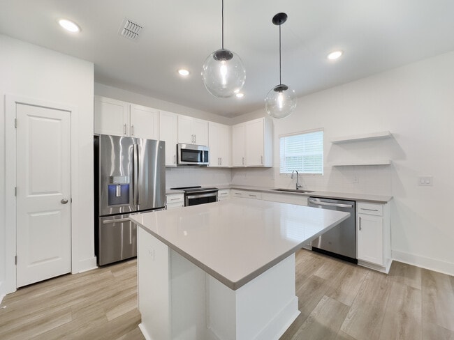 Building Photo - 126 Kingswood Cir