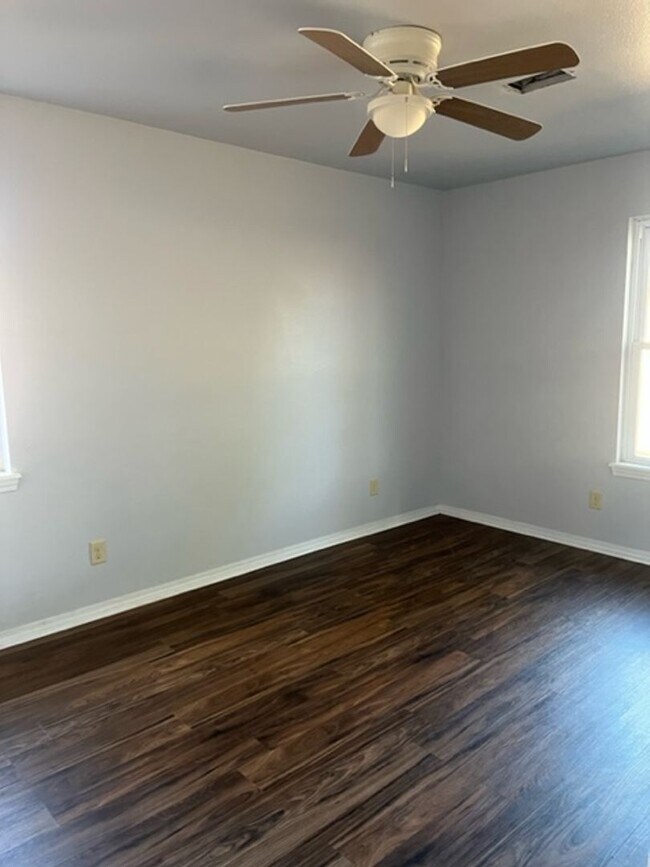 Foto del edificio - Three Bedroom/One Bath Home