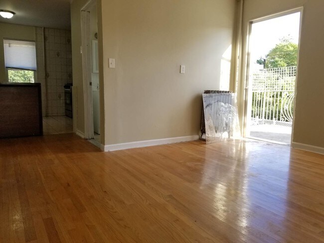 Building Photo - 2123 Troy Ave