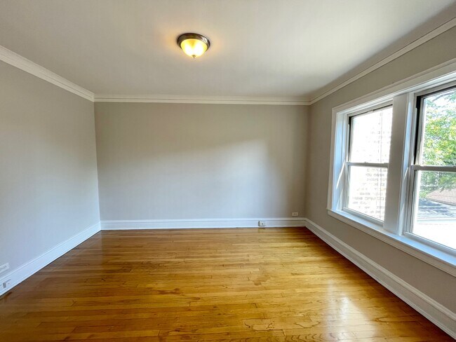 Building Photo - 5000 N Wolcott Ave