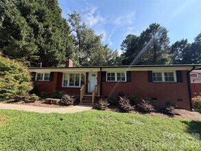 Building Photo - 4920 Raymond Pl