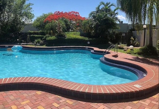 Foto del edificio - 4722 SW 67th Ave