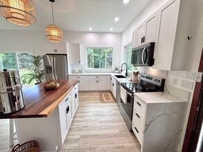 Building Photo - 1636 Huli Rd