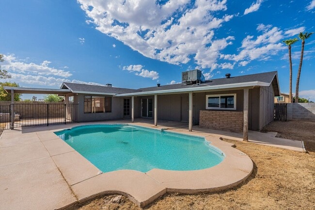 Building Photo - 4501 W Cinnabar Ave