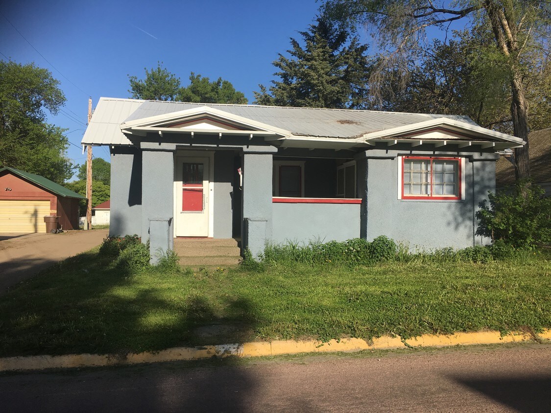 415 N Capital St, Mitchell, SD 57301 House Rental in Mitchell, SD