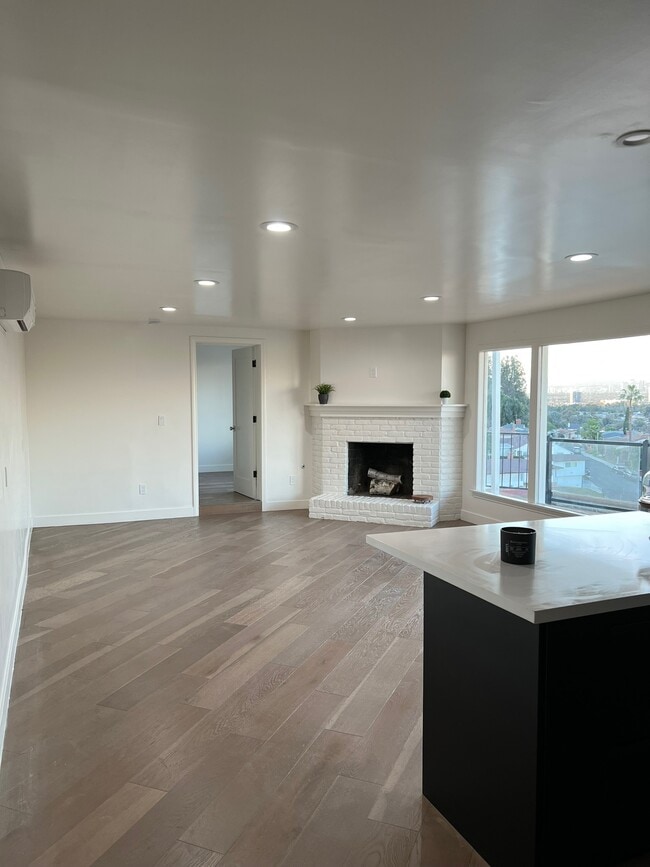 Building Photo - 4046 Don Luis Dr