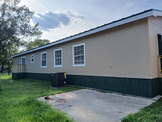 Foto del edificio - 15641 Deer Glen Ln