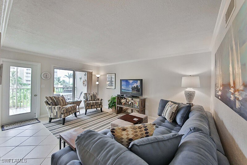 Foto principal - 25720 Hickory Blvd