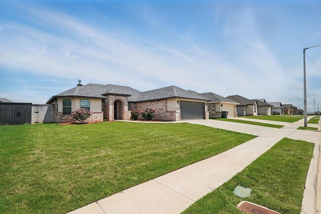 Building Photo - 250 Carriage Hills Pkwy