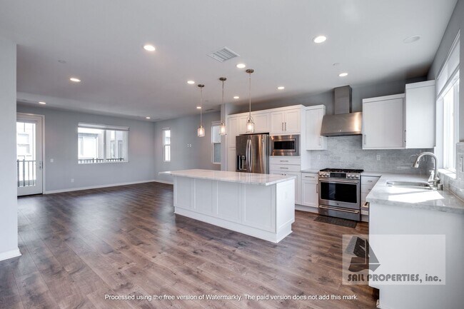 Building Photo - Modern 3 Story Home in Costa Mesa!
