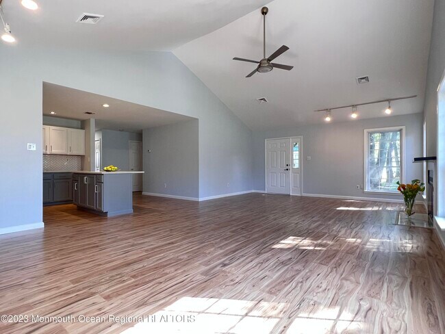 Building Photo - 159 Tanglewood Pl