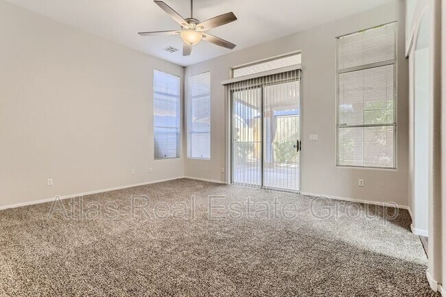 Foto del edificio - 5004 Tropical Ridge Ct
