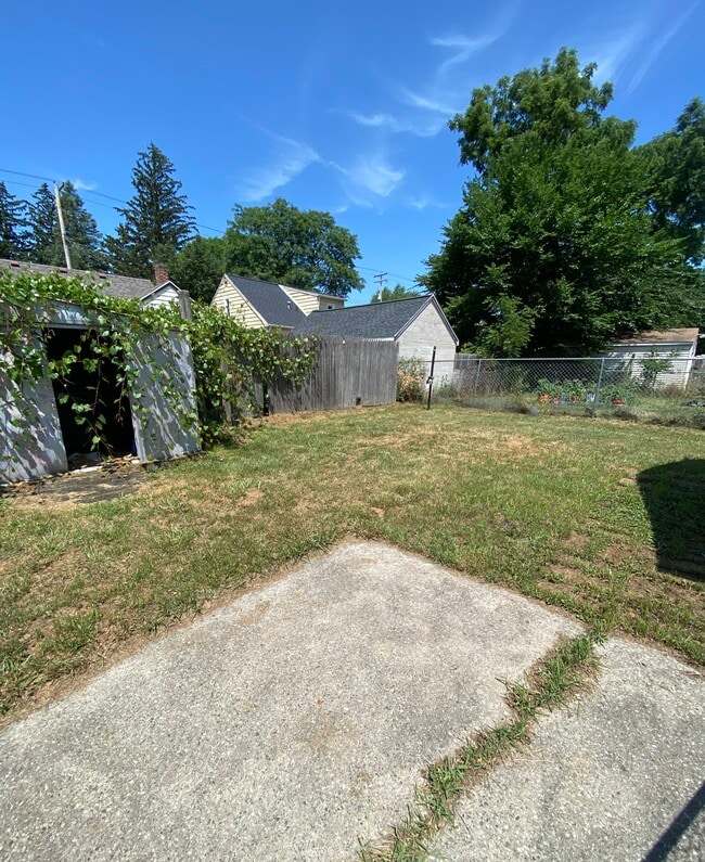 Building Photo - 1121 Hapeman St