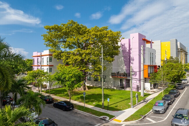 Building Photo - Plum Apartments