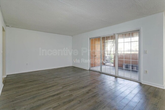 Foto del edificio - 4177 Versailles Dr