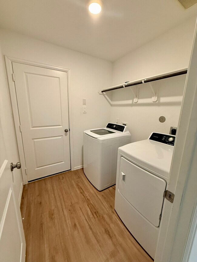 Foto del edificio - 963 Oak Mist Ln