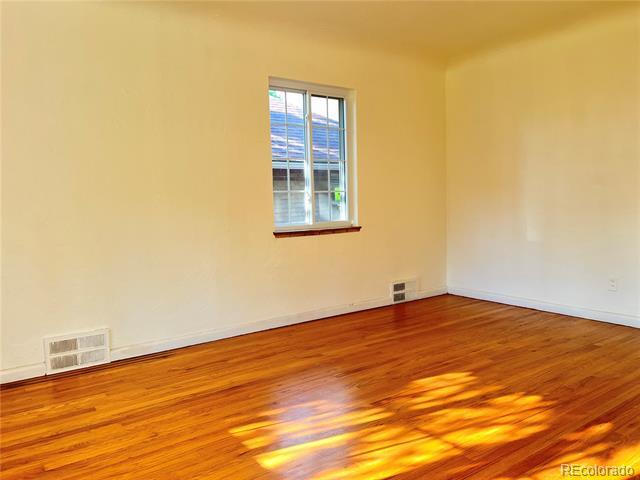 Building Photo - 522 S Alcott St