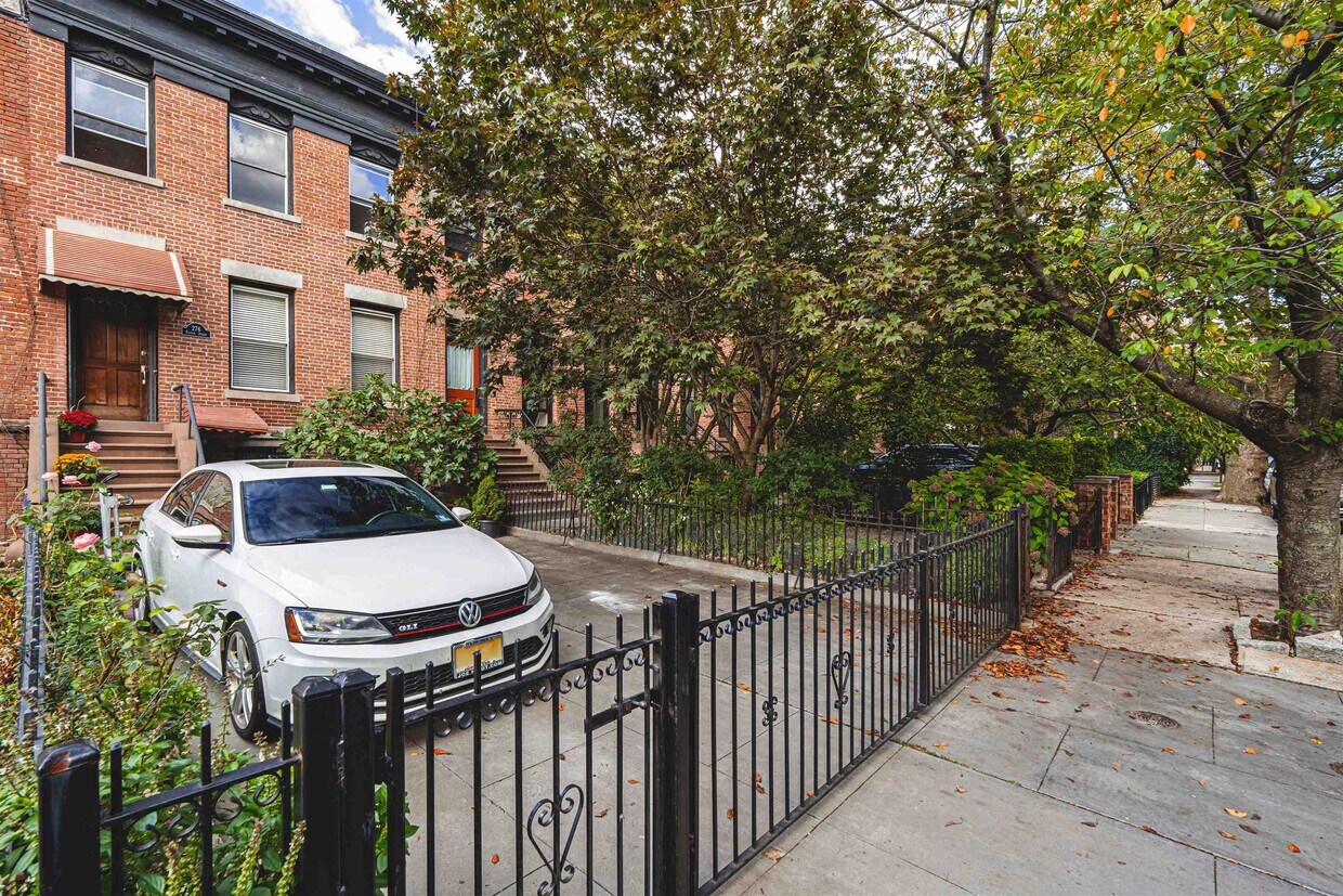 Foto principal - 276 4th St