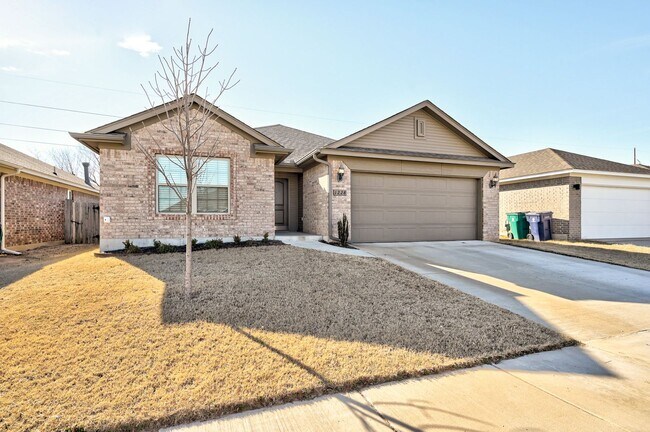 Foto del edificio - Gorgeous 3 Bed 2 Bath in Moore Featherston...