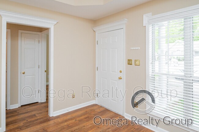 Foto del edificio - 125 Hidden Creek Cir