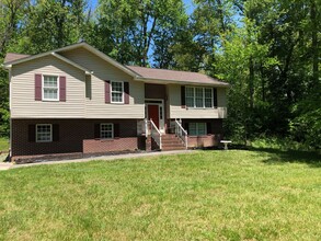 Building Photo - 415 Greenland Ln