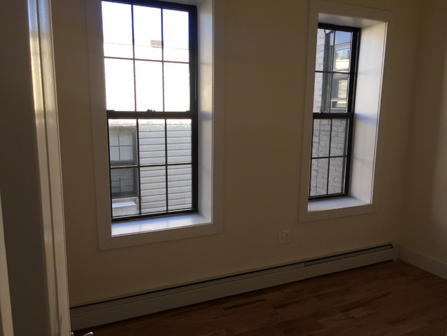 Building Photo - 391 Montauk Ave