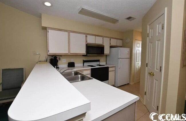 Building Photo - 627 Waterway Village Blvd