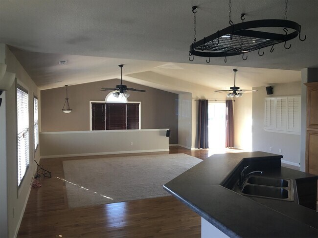 Foto del edificio - 102 Essex Ln