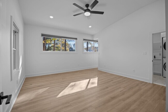 Foto del edificio - 8625 Cedarbrook Dr