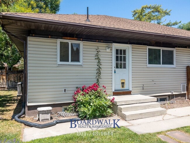 Building Photo - 1781 Lincoln Ln