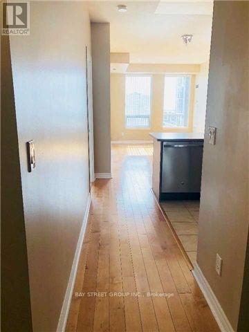 Photo du bâtiment - 388 Prince of Wales Dr