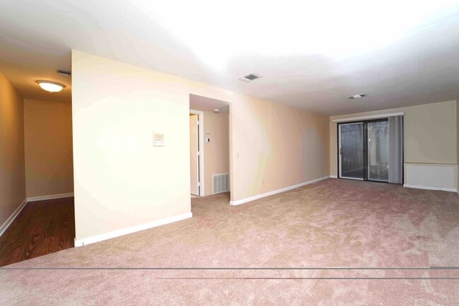 Building Photo - 176 Maple Ave