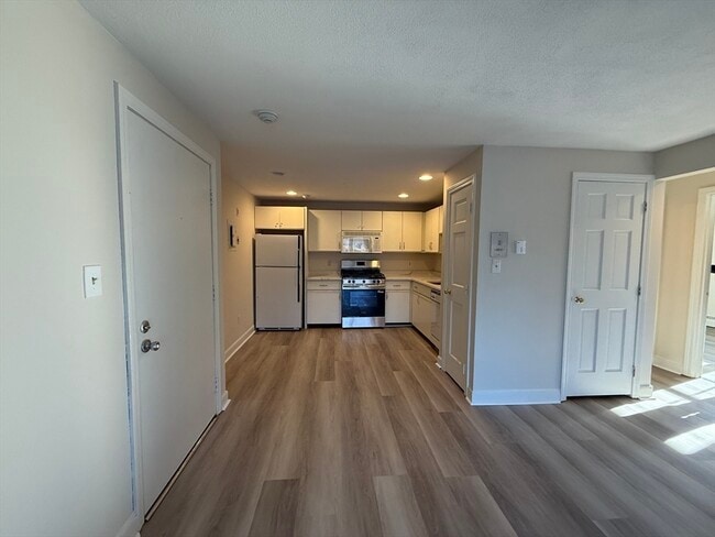Building Photo - 8 Kenmar Dr