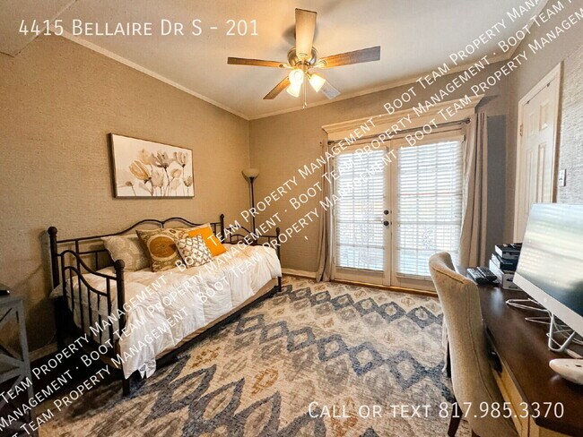 Building Photo - 4415 Bellaire Dr S