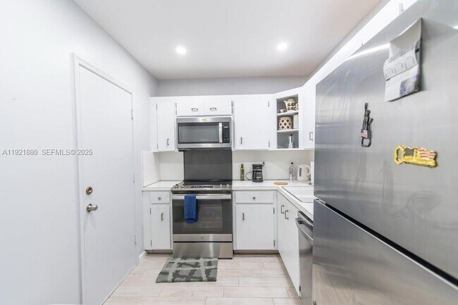 Foto del edificio - 5840 NE 22nd Way