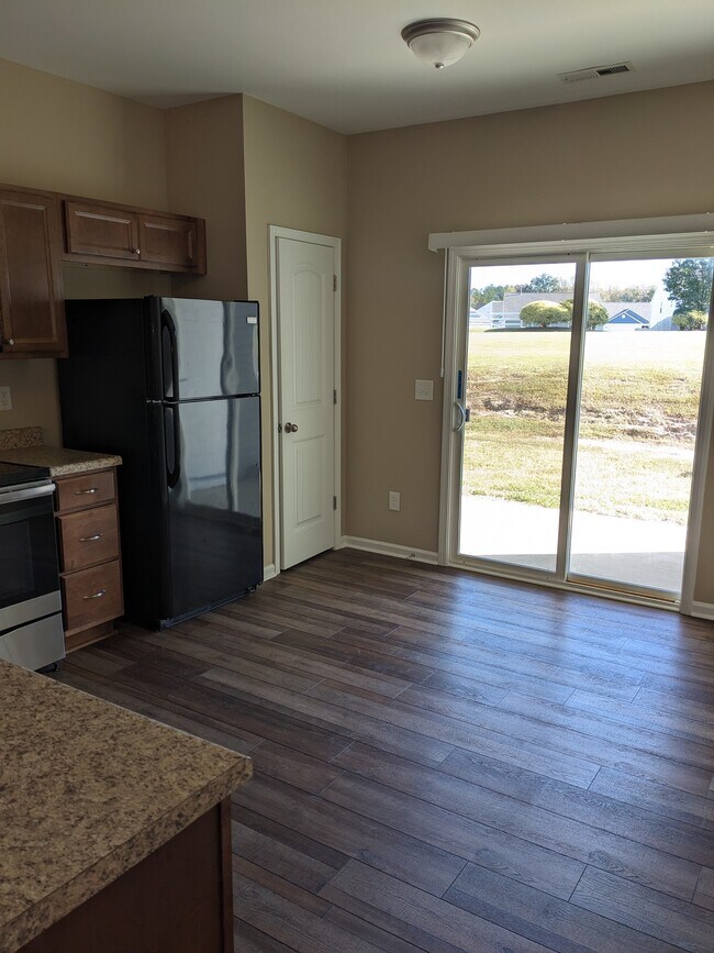 Foto del edificio - 2 Bedroom, 2.5 Bath Townhome in Creedmoor, NC