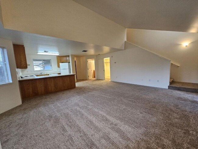 Building Photo - 1318 Golden Park Dr