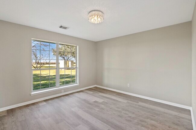 Foto del edificio - 2445 Woods Rd