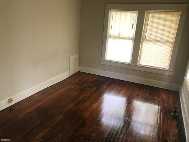 Foto del edificio - 912 McMillon Ave