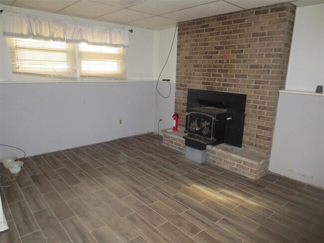 Foto del edificio - 823 Jennifer Ln