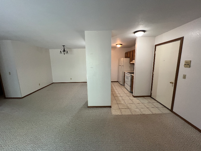Building Photo - 3572 W Shawnee Rd