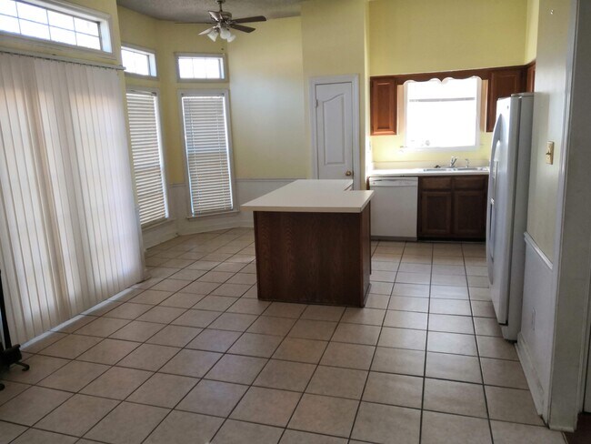 Building Photo - 5472 Sweetwater Ln