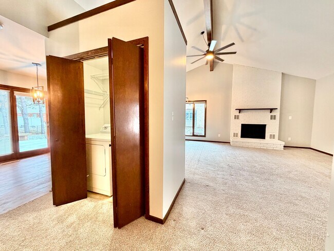 Foto del edificio - 117 Juniper Dr