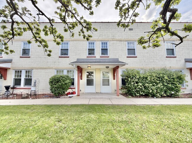 Building Photo - 206 Carpenter St