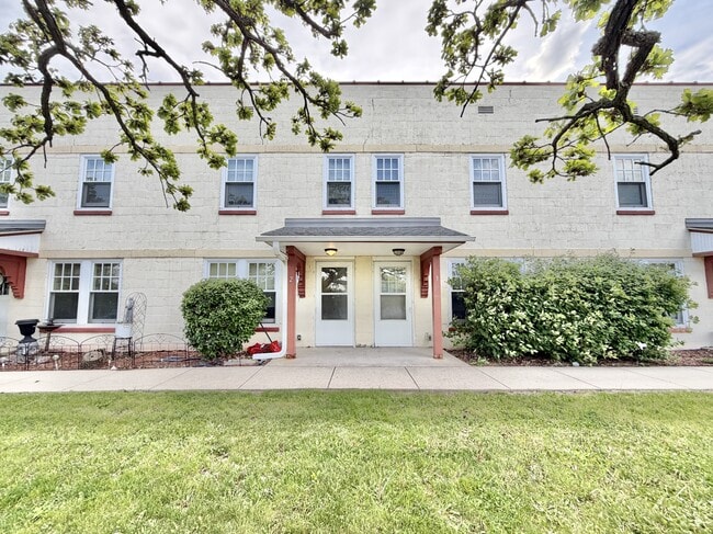 Building Photo - 206 Carpenter St